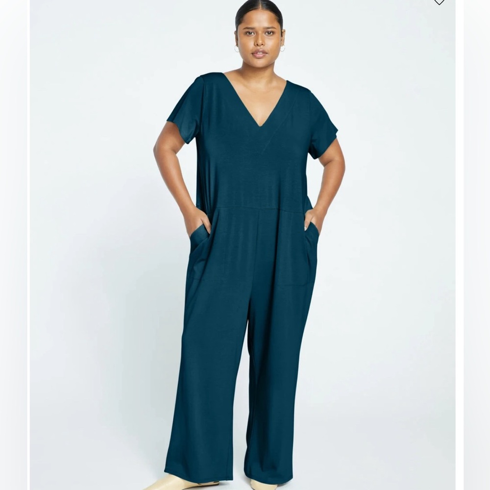 Universal standard Jemma V-neck jumpsuit ￼size L